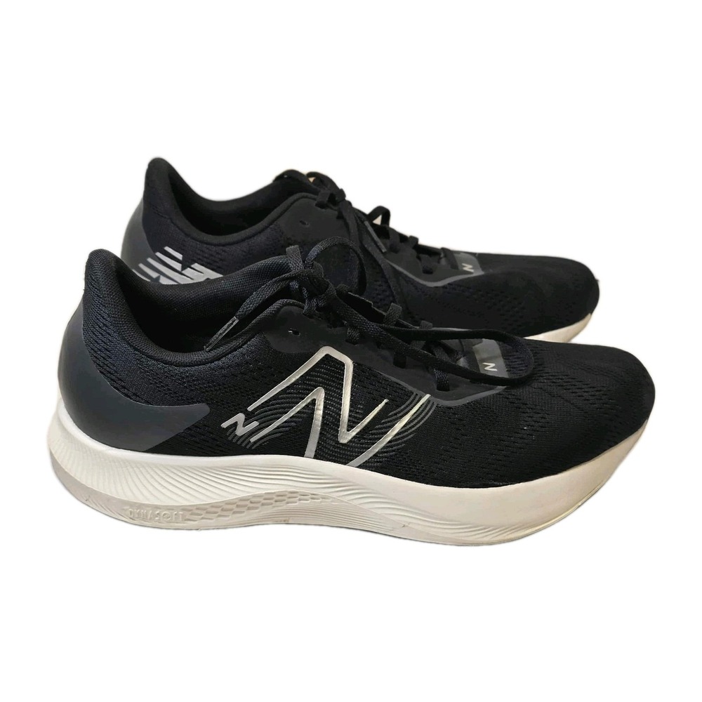 NEW BALANCE  DYNASOFT PRO V2 SZ MEN 9.5 WOMEN 11 BLACK WHITE SILVER RUNNING SHOE